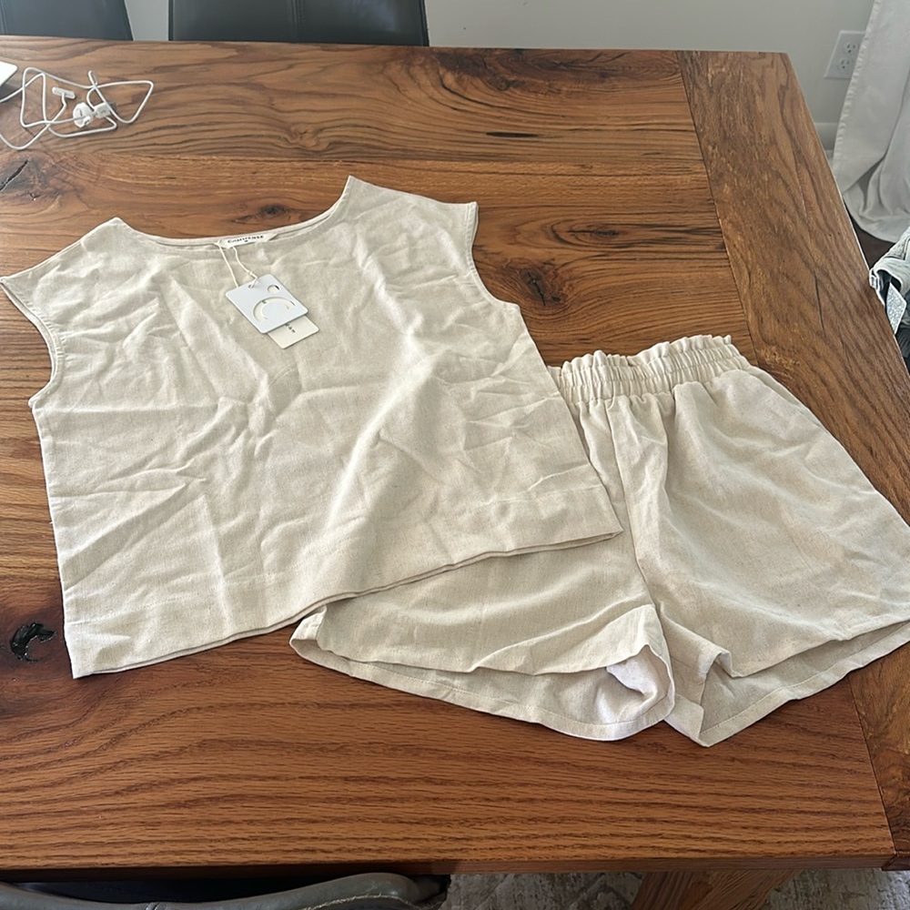 New with tags Commense linen short set